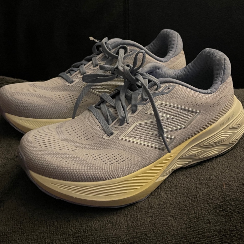 NEW Balance Women's Fresh Foam 880x15
Pearl Grey/Dusk Shower Size 7 NWOB